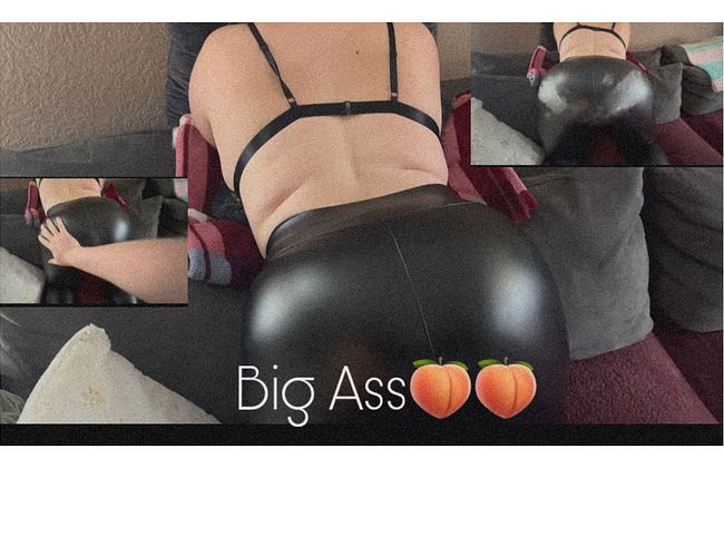 Sexy Lady shakes her BIG ASS ???????? in leather leggings